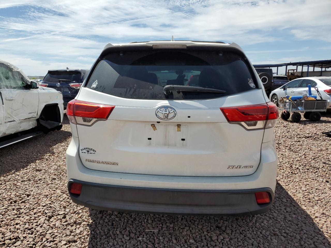 5TDJZRFH3JS889709 2018 Toyota Highlander Se