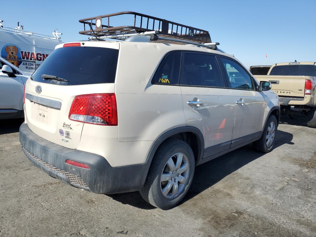 2012 Kia Sorento Base vin: 5XYKTDA65CG233395