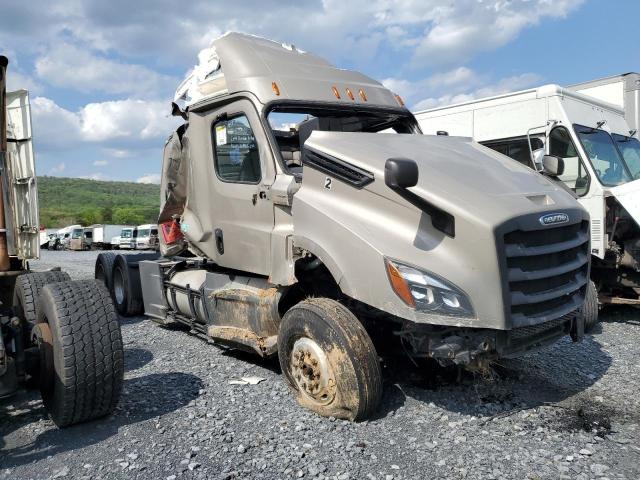 Lot #2501434264 2020 FREIGHTLINER CASCADIA 1 salvage car