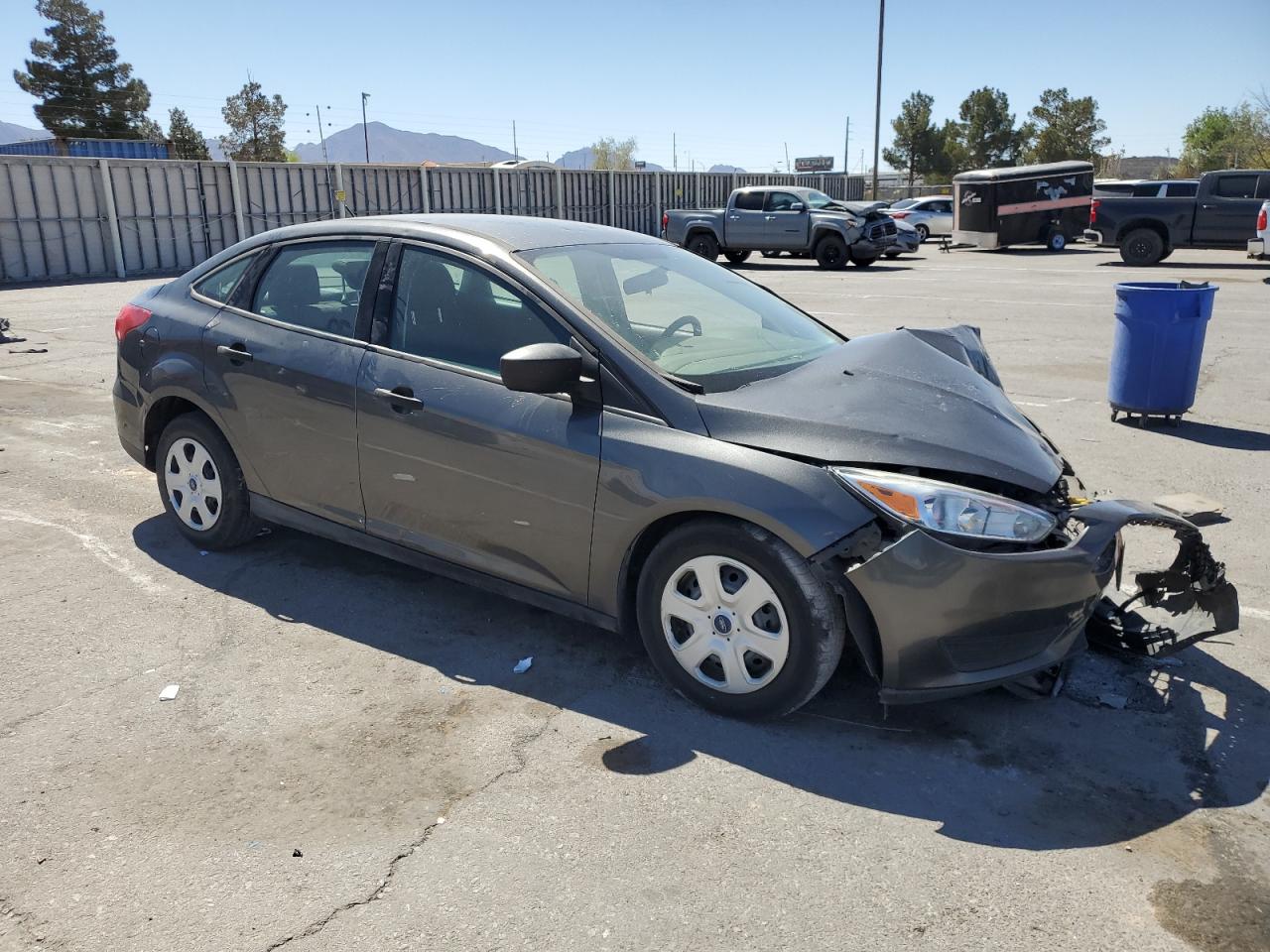 2018 Ford Focus S vin: 1FADP3E27JL269420