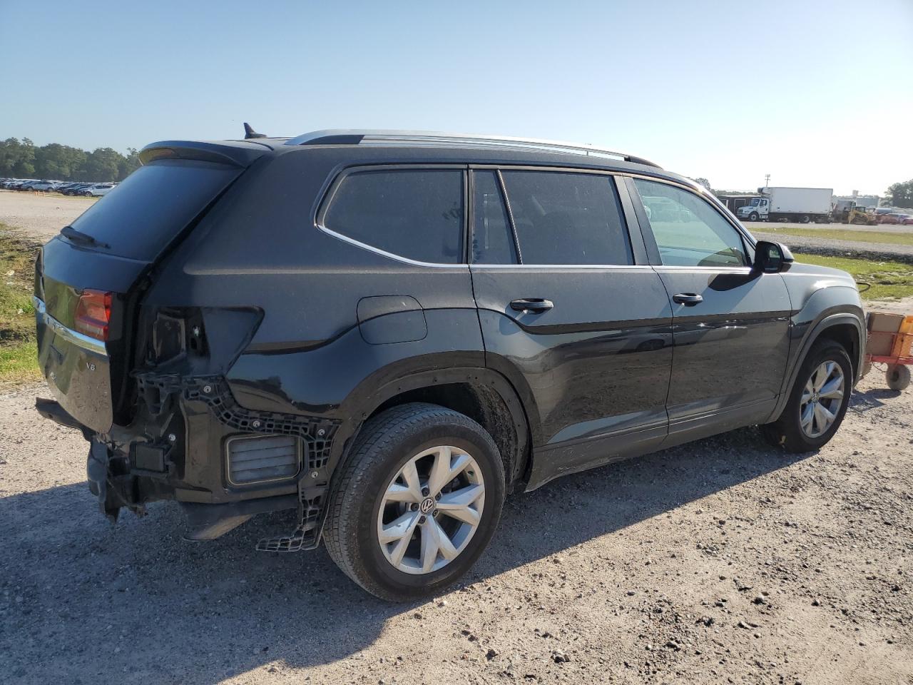 1V2DR2CA1JC548255 2018 Volkswagen Atlas Se