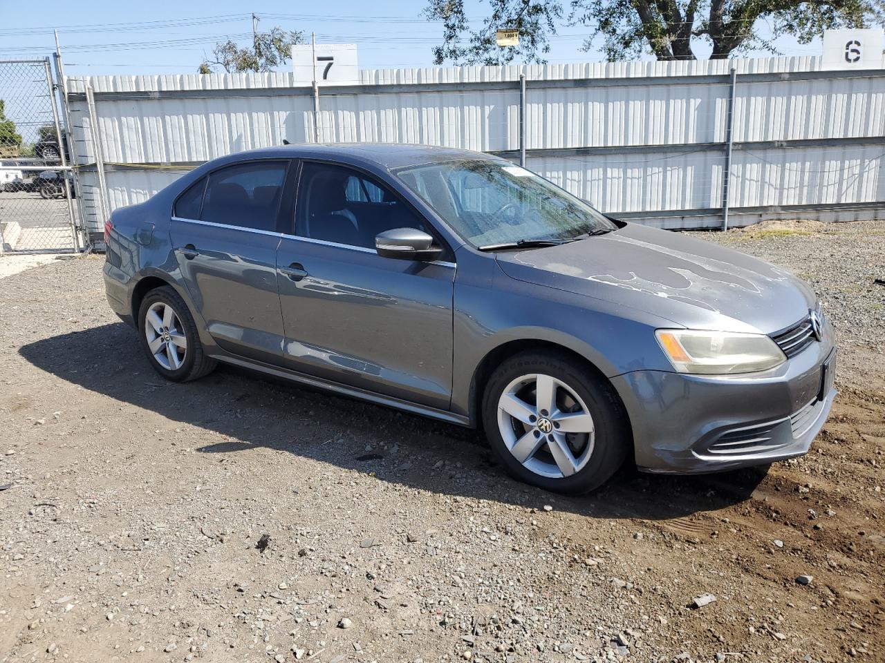 2013 Volkswagen Jetta Tdi vin: 3VWLL7AJ5DM248586