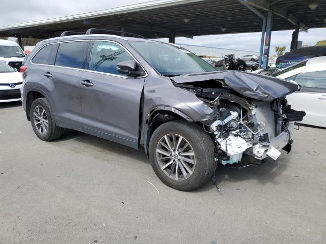 VIN 5TDJZRFH9KS986186 2019 Toyota Highlander, SE no.4