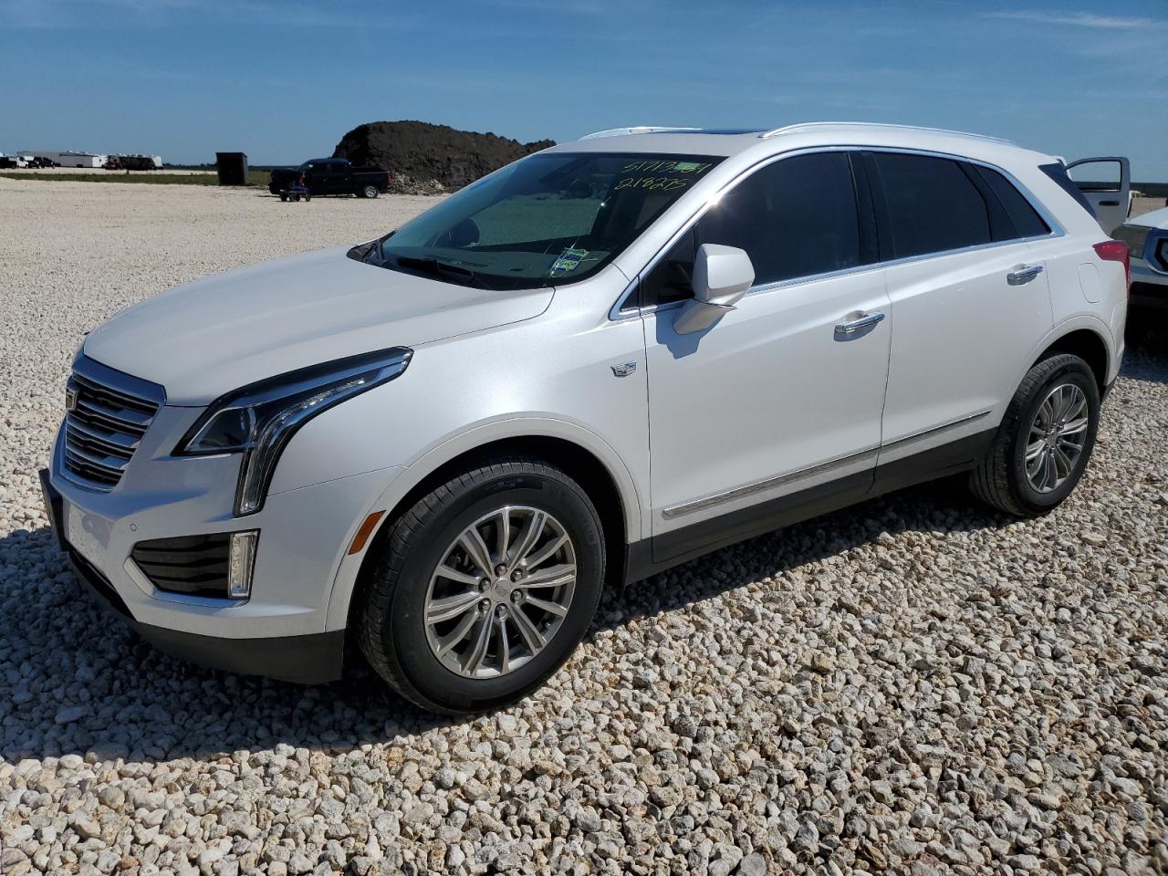 1GYKNBRS4HZ218275 2017 Cadillac Xt5 Luxury