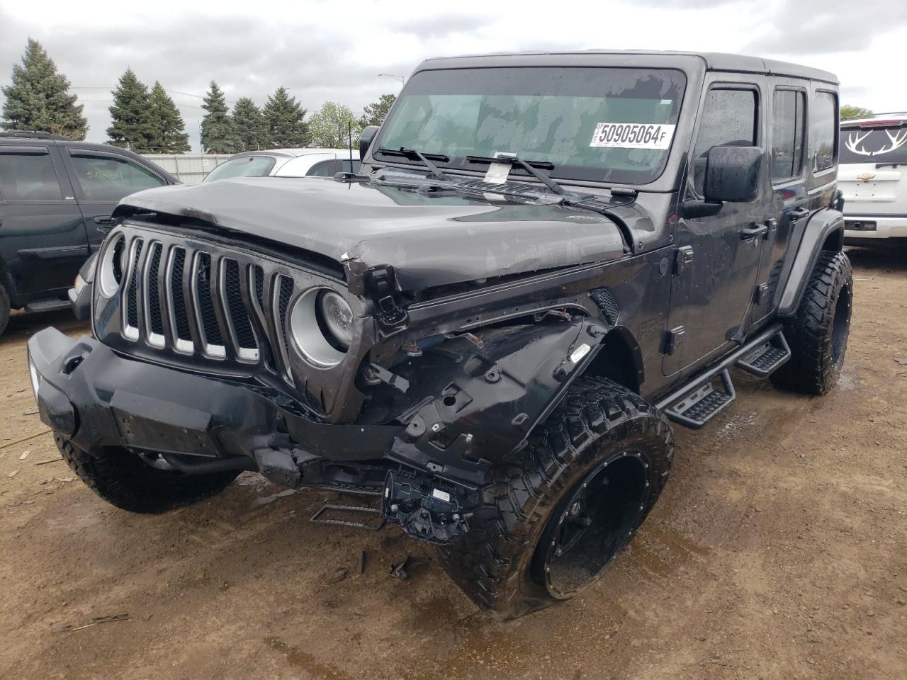 1C4HJXEG1JW261053 2018 Jeep Wrangler Unlimited Sahara