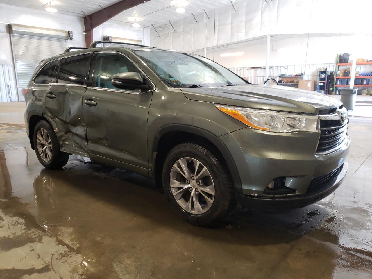 2014 Toyota Highlander Le vin: 5TDBKRFHXES016019