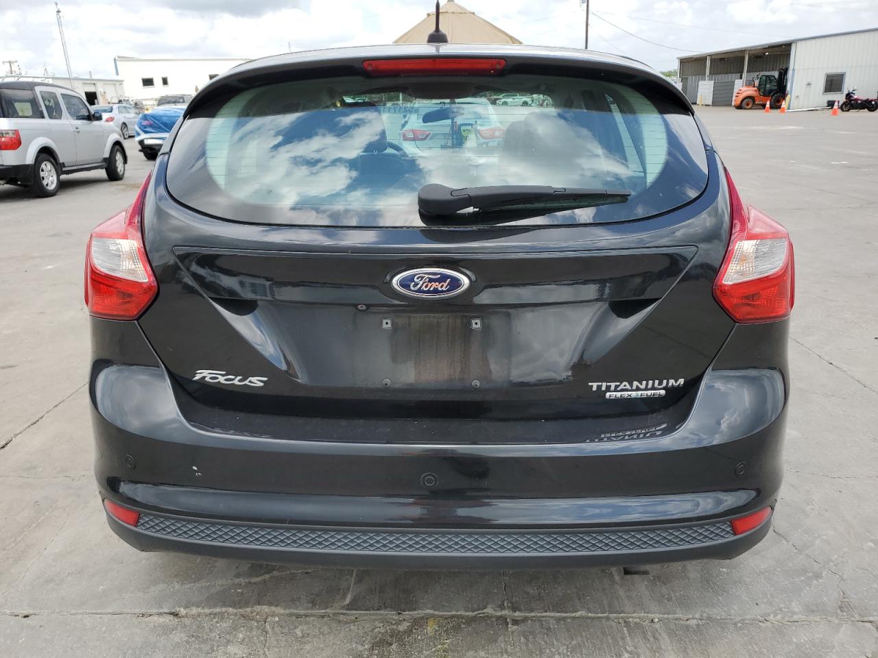 1FADP3N2XEL271023 2014 Ford Focus Titanium