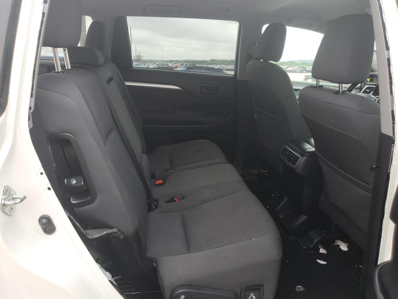 5TDZARFH2FS013909 2015 Toyota Highlander Le