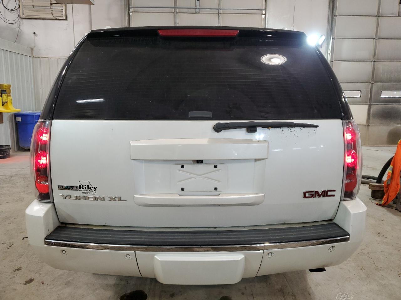 1GKS2MEF0CR107402 2012 GMC Yukon Xl Denali