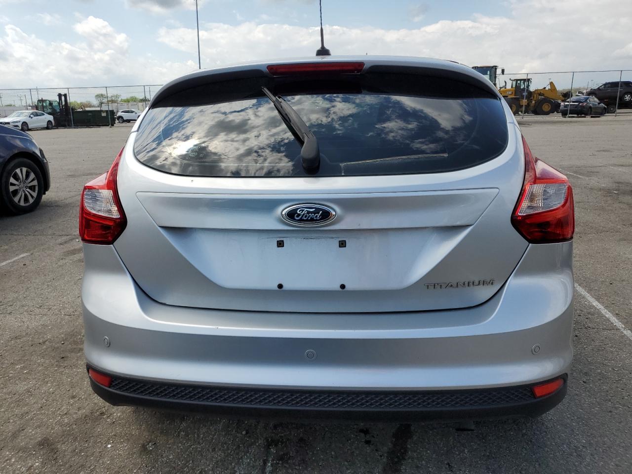 1FAHP3N27CL242559 2012 Ford Focus Titanium