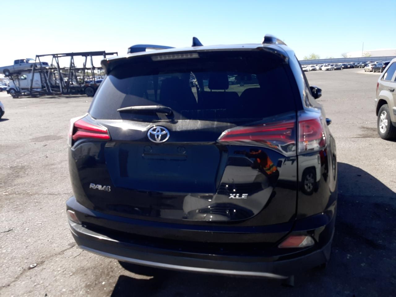 2T3WFREV6HW350435 2017 Toyota Rav4 Xle