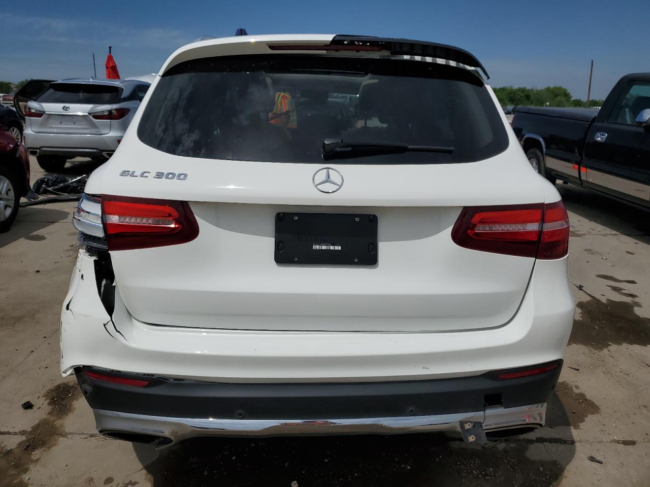 2018 Mercedes-Benz Glc 300 vin: WDC0G4JB4JV050546