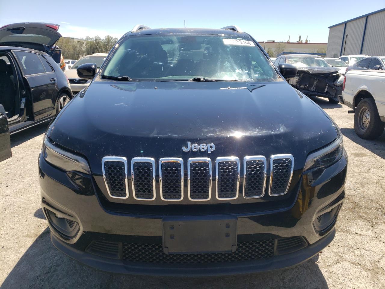 1C4PJLCB0KD160322 2019 Jeep Cherokee Latitude