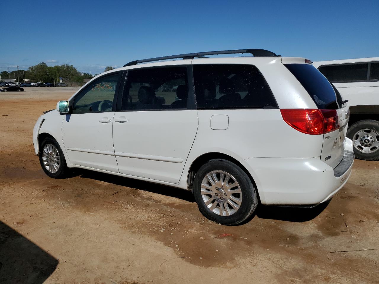 5TDYK4CC3AS338095 2010 Toyota Sienna Xle