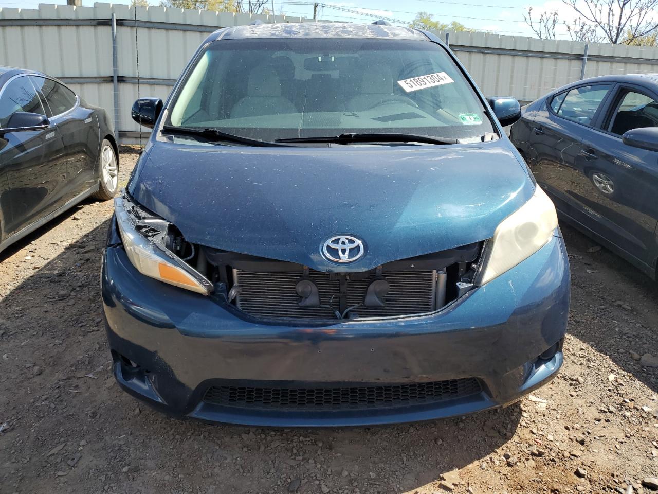 5TDKK3DC8BS046975 2011 Toyota Sienna Le