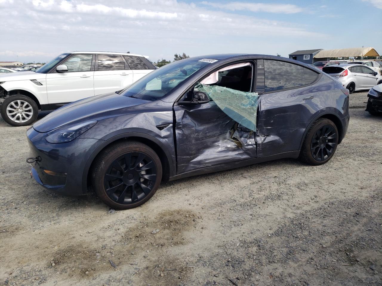 7SAYGAEE0PF629748 2023 Tesla Model Y