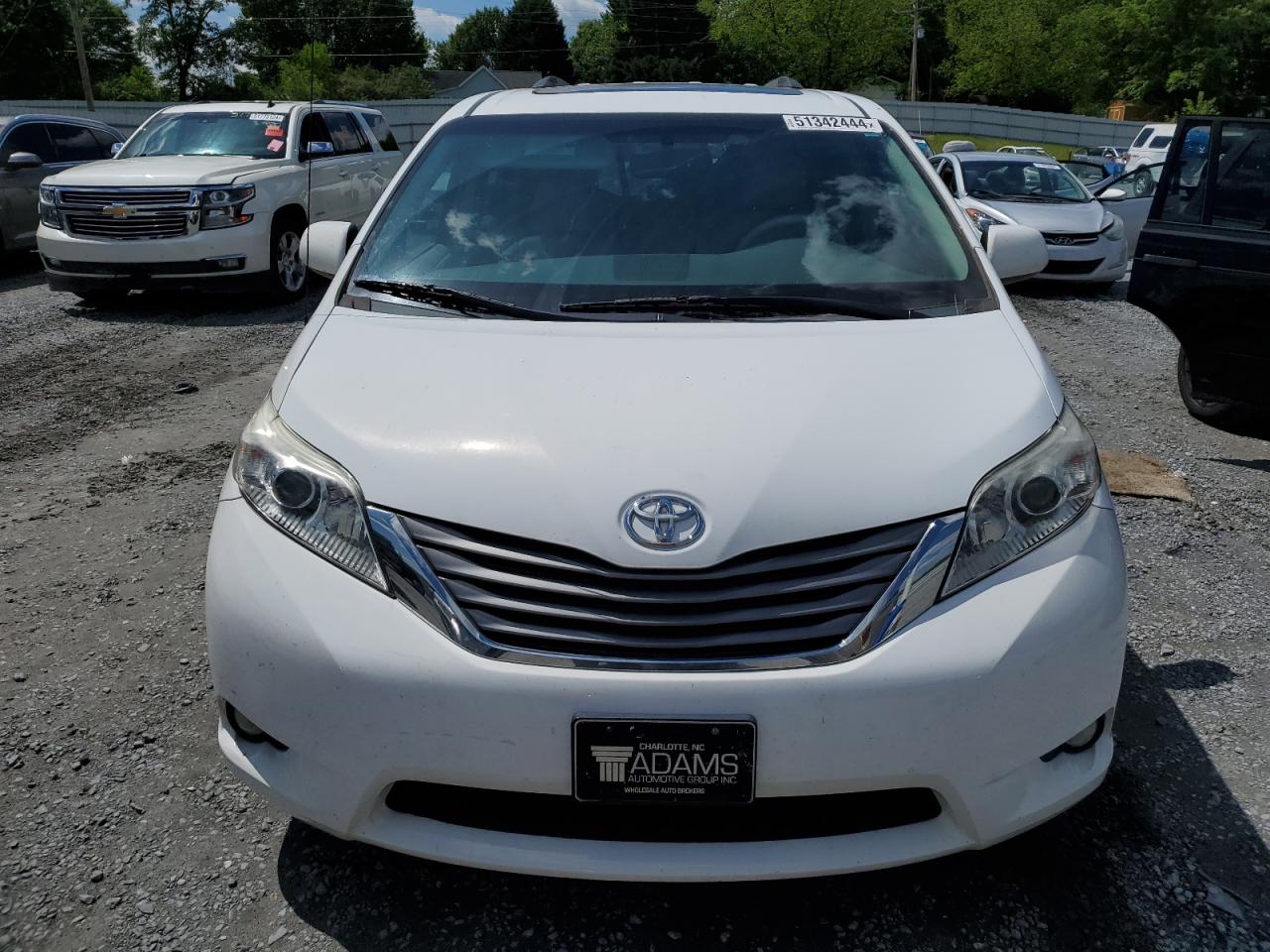 5TDYK3DC8BS080568 2011 Toyota Sienna Xle