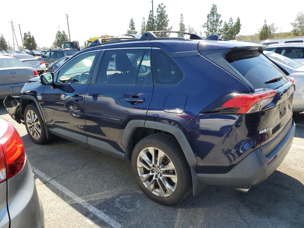 JTMC1RFV8KD041523 2019 Toyota Rav4 Xle Premium