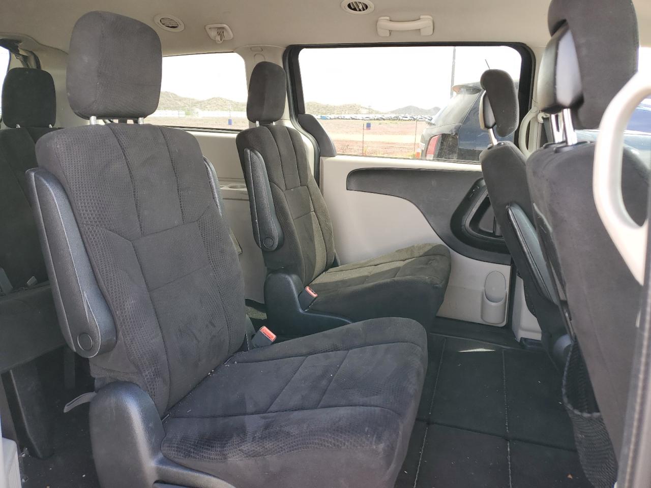 2C4RDGCG7DR585670 2013 Dodge Grand Caravan Sxt