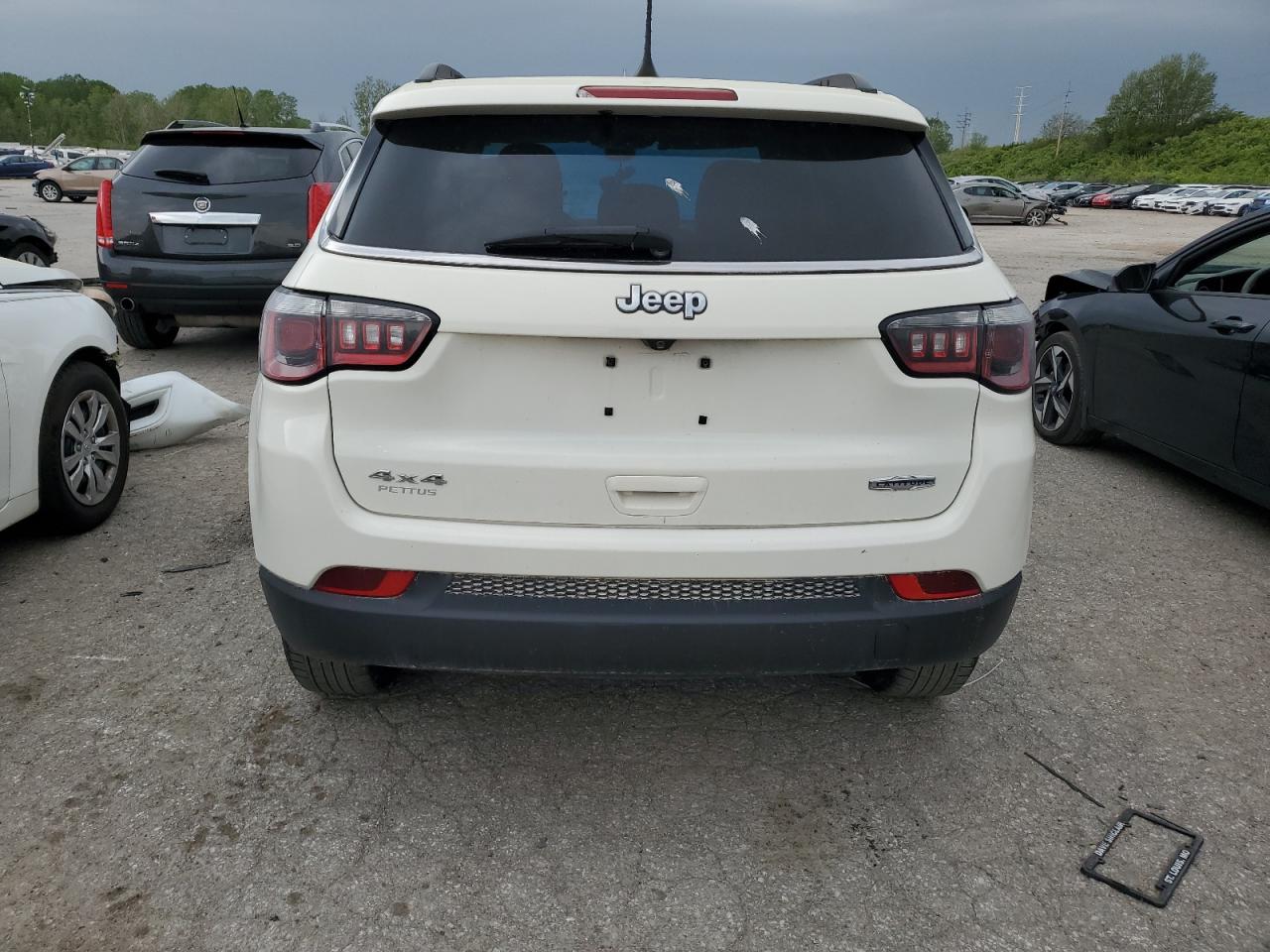 2018 Jeep Compass Latitude vin: 3C4NJDBB1JT155184