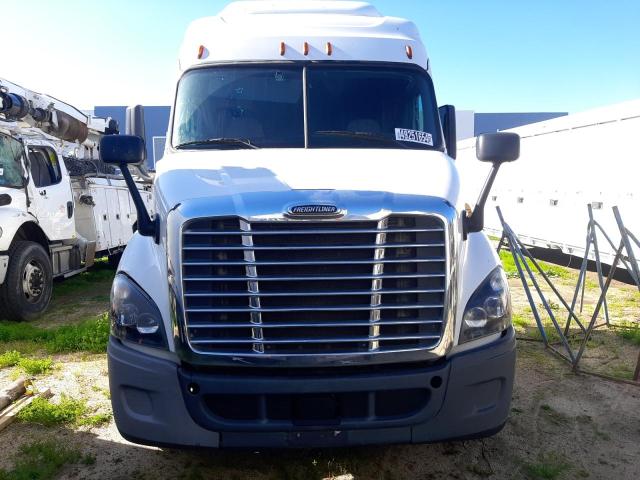 Lot #2443109120 2016 FREIGHTLINER CASCADIA 1 salvage car