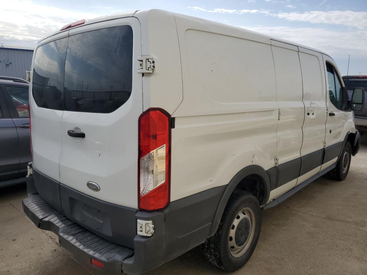 1FTYR1ZM0FKA29063 2015 Ford Transit T-250