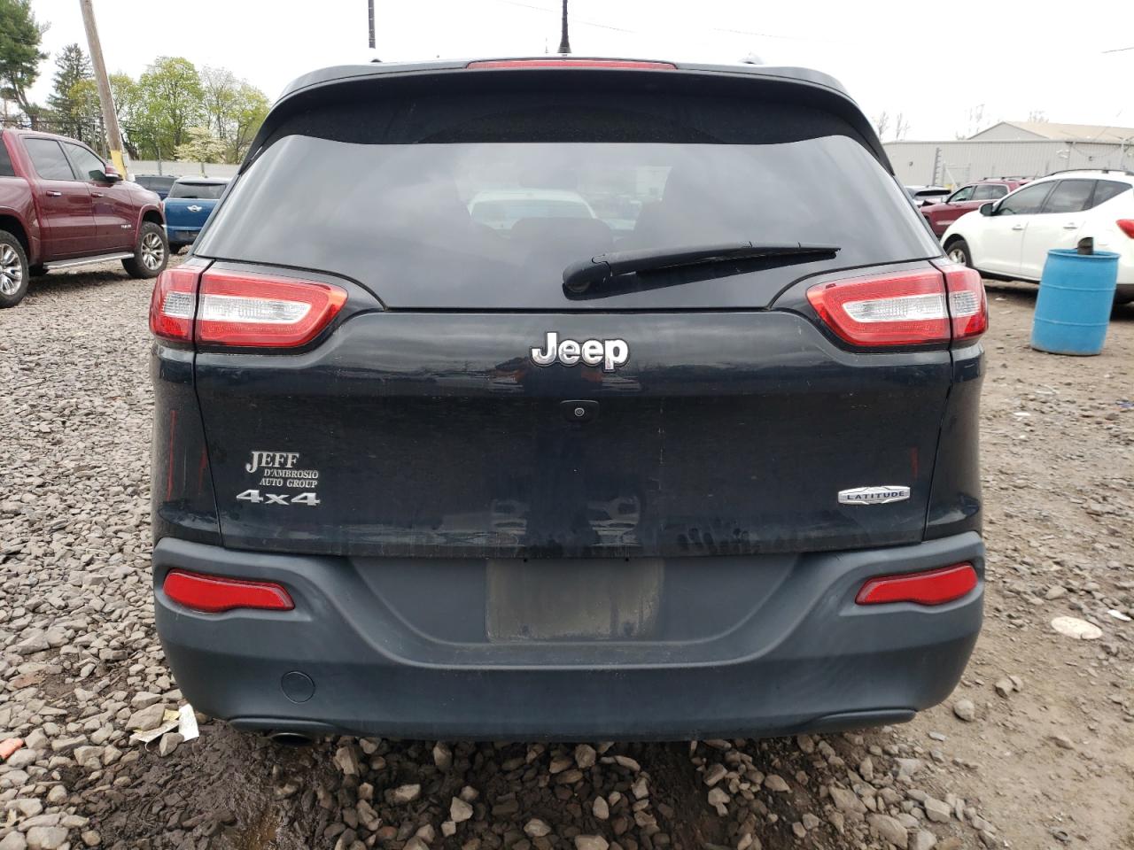1C4PJMCB8GW221255 2016 Jeep Cherokee Latitude