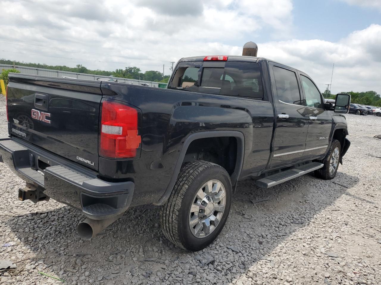 1GT12UEY5JF253558 2018 GMC Sierra K2500 Denali