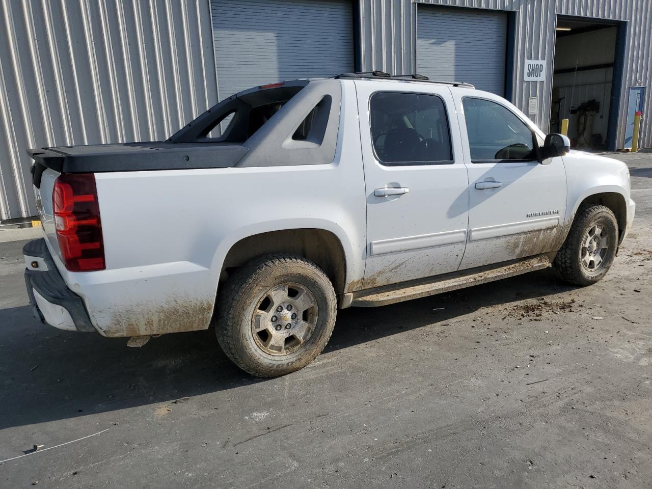 3GNTKEE3XBG120966 2011 Chevrolet Avalanche Ls