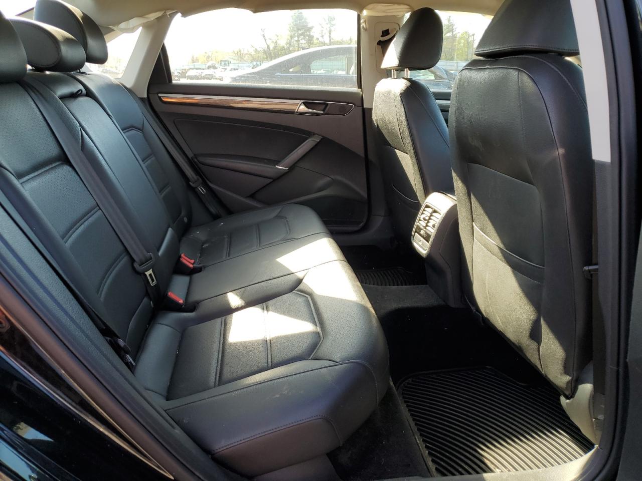 1VWBA7A31JC019452 2018 Volkswagen Passat Se