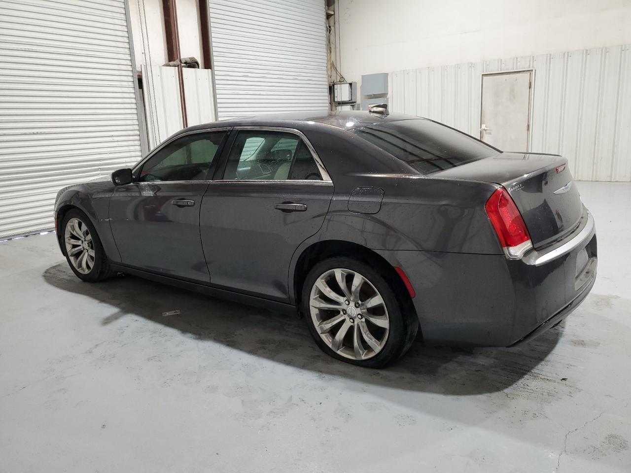 2C3CCAAG3JH265096 2018 Chrysler 300 Touring