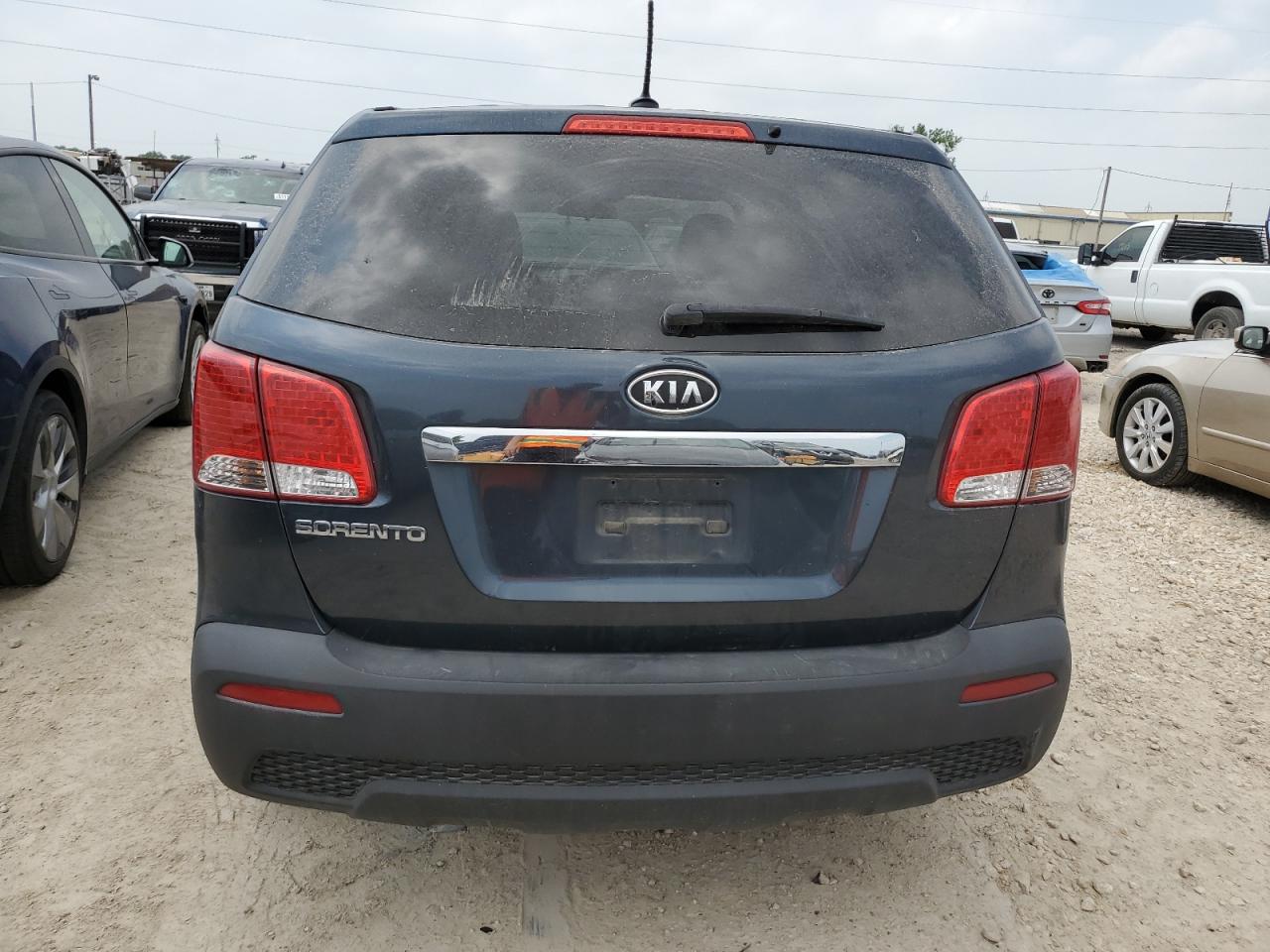 5XYKT3A12BG088717 2011 Kia Sorento Base