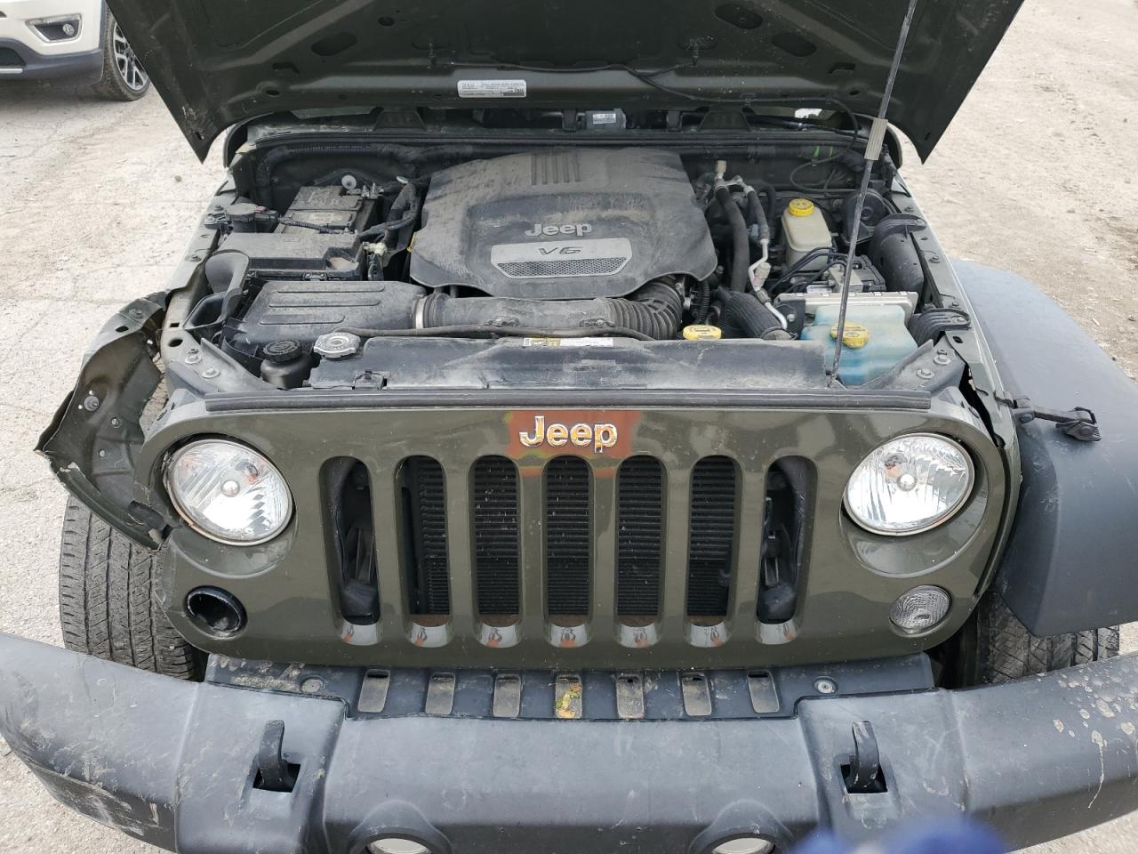 1C4BJWDG2FL671127 2015 Jeep Wrangler Unlimited Sport