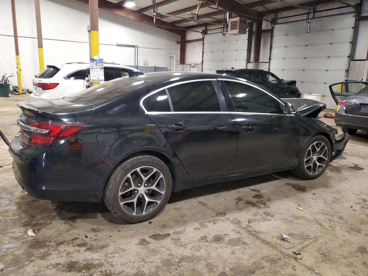 2017 Buick Regal Sport Touring vin: 2G4GL5EXXH9172817