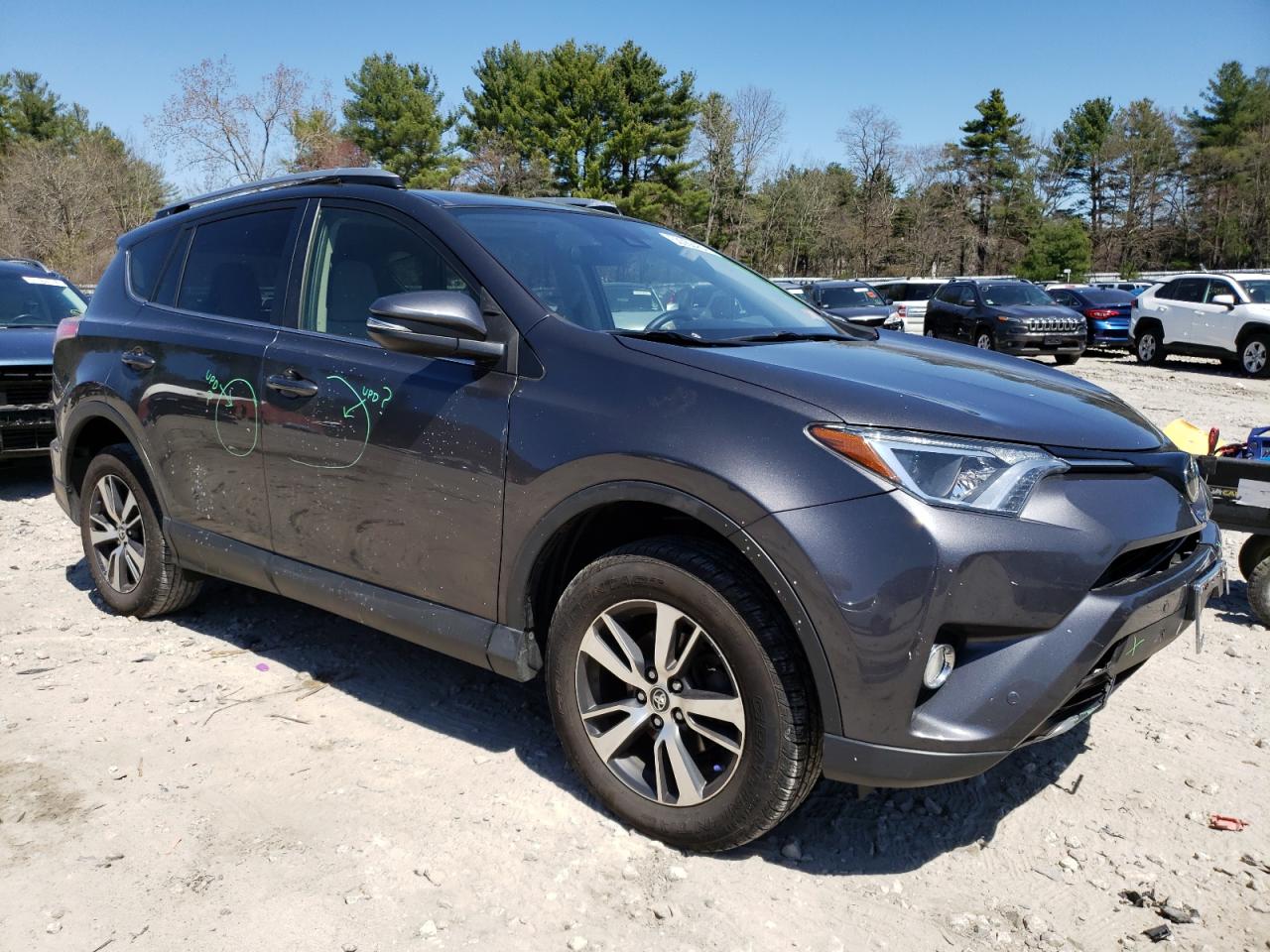 JTMRFREV7HJ139109 2017 Toyota Rav4 Xle
