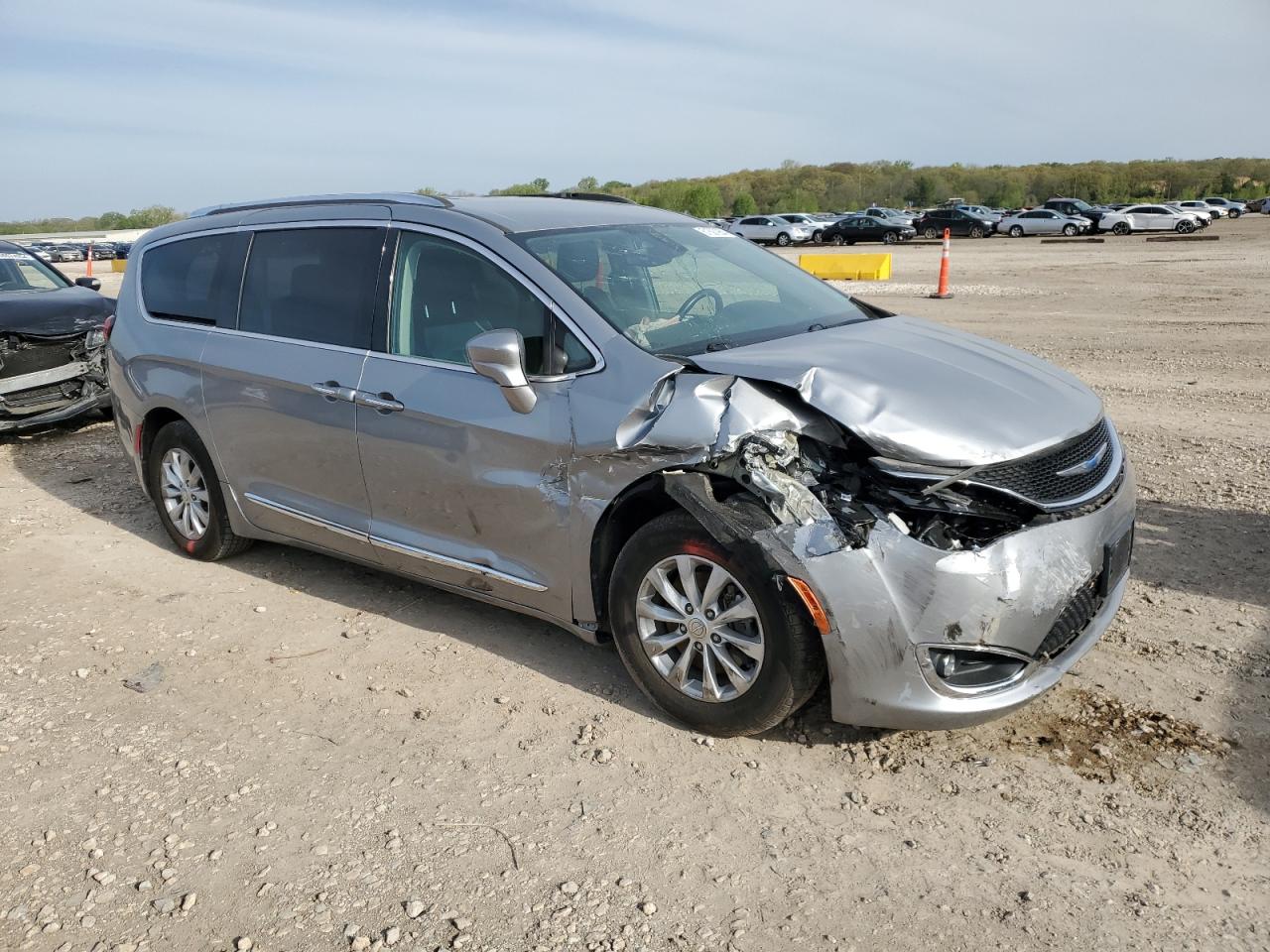 2C4RC1BG6JR227649 2018 Chrysler Pacifica Touring L