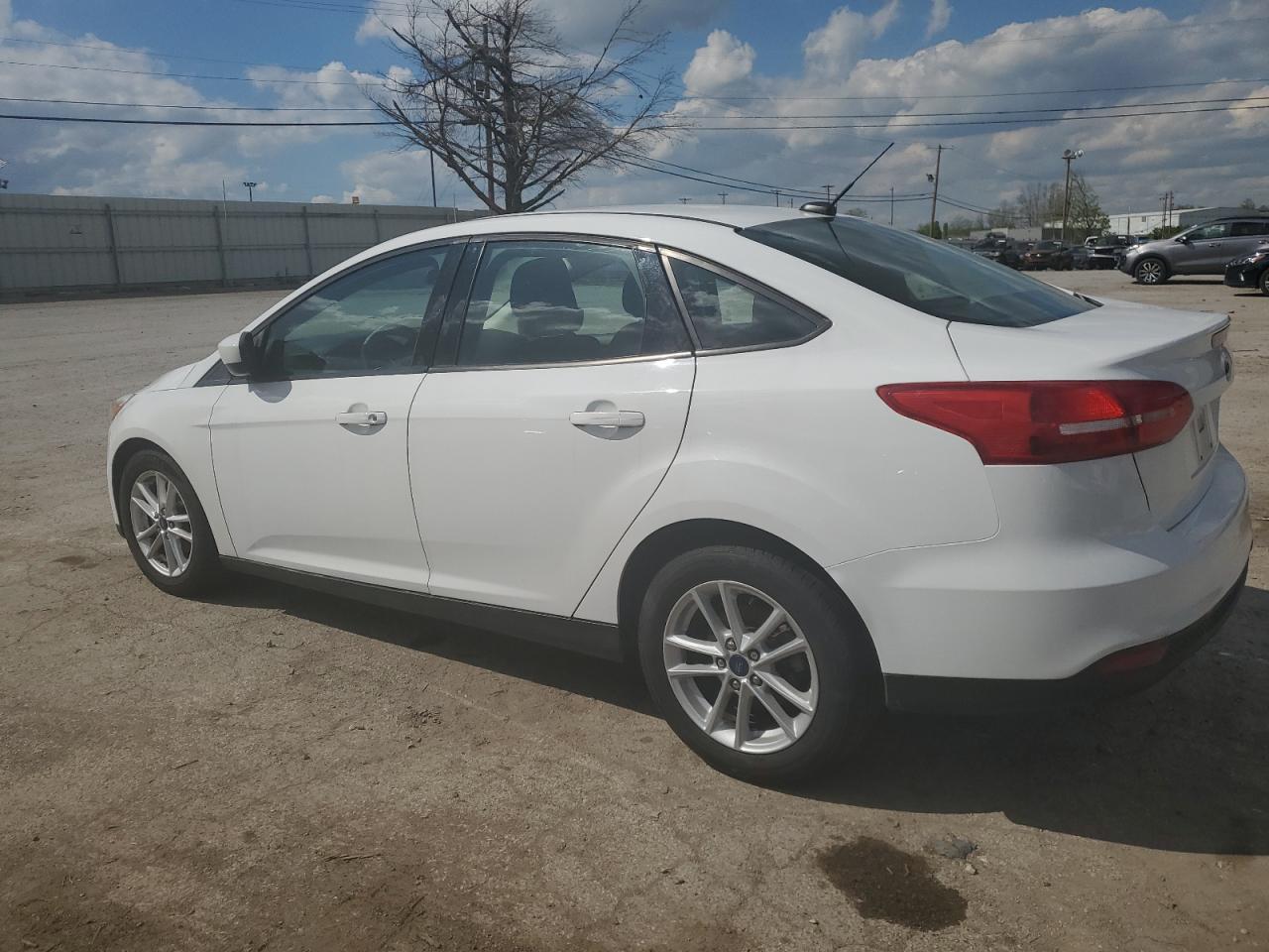 2018 Ford Focus Se vin: 1FADP3FE5JL275094