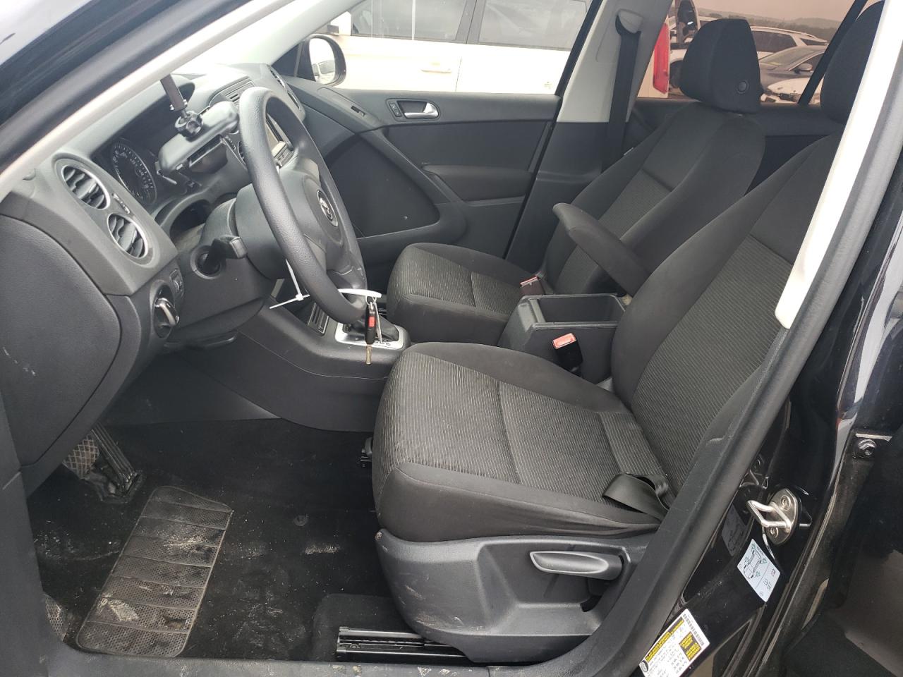 WVGAV7AX6HK050567 2017 Volkswagen Tiguan S