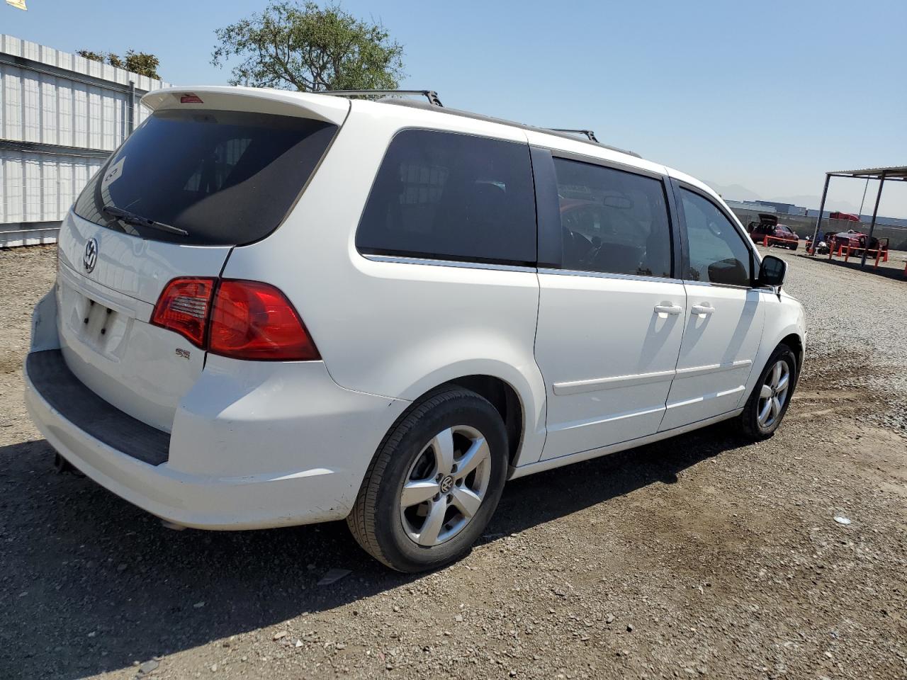 2V4RW3DG4BR739899 2011 Volkswagen Routan Se