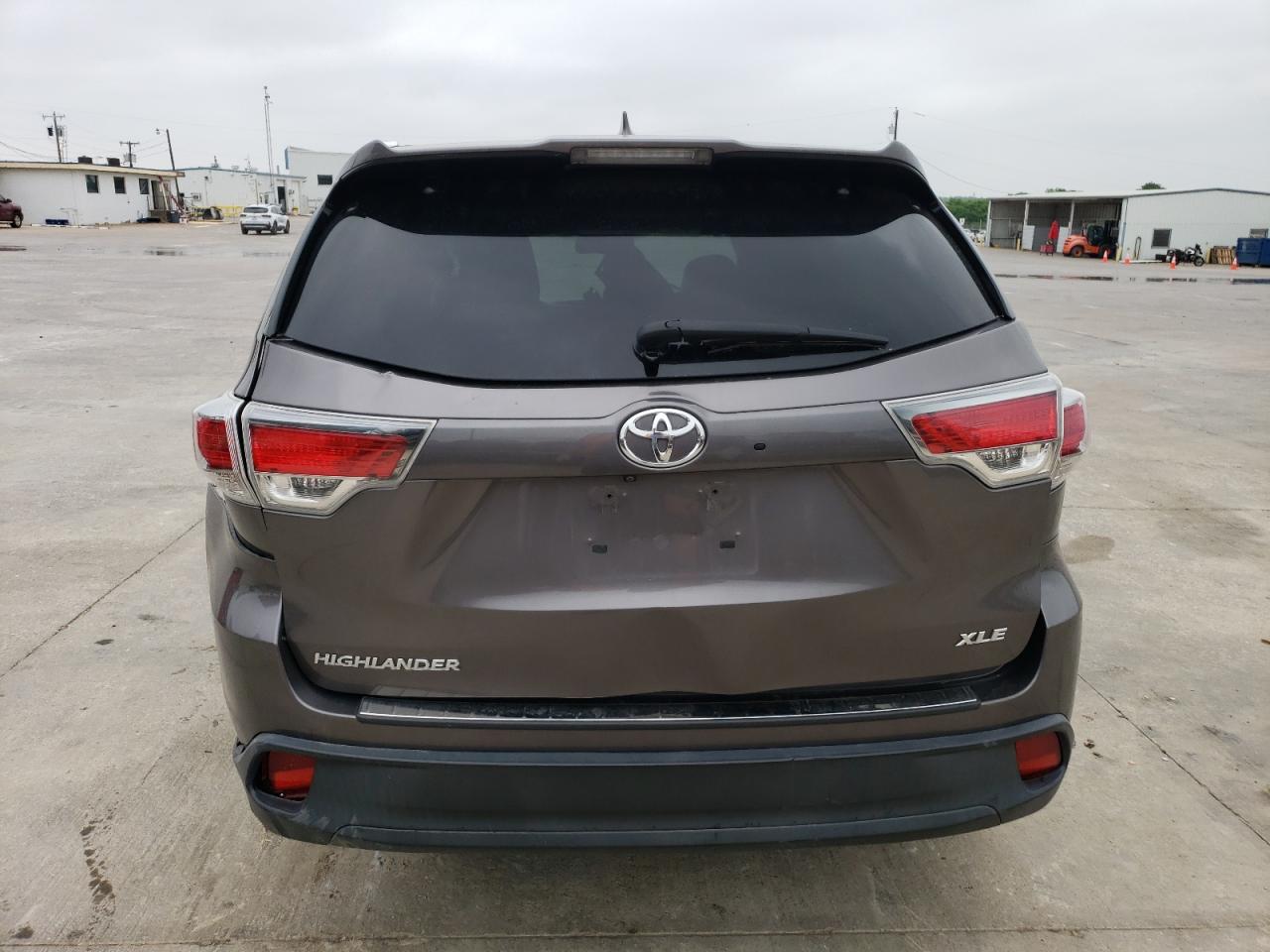 5TDKKRFH6GS502829 2016 Toyota Highlander Xle