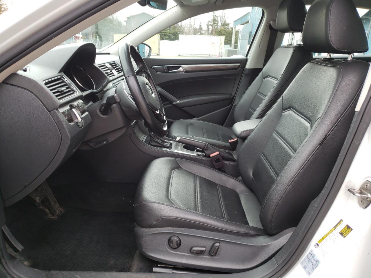 1VWBA7A39JC038380 2018 Volkswagen Passat Se