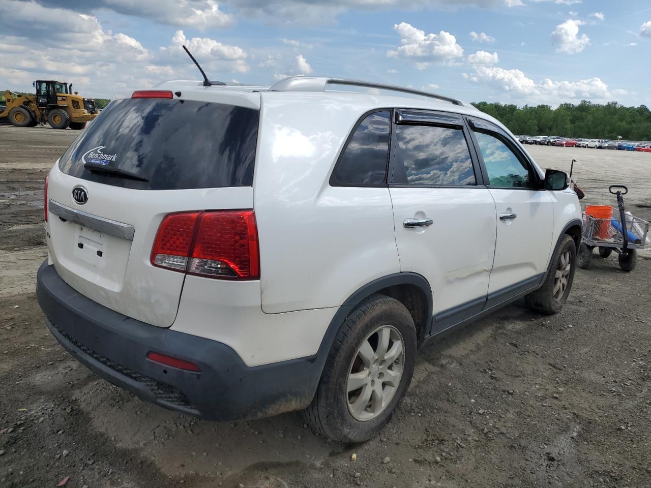 5XYKT3A11BG051366 2011 Kia Sorento Base