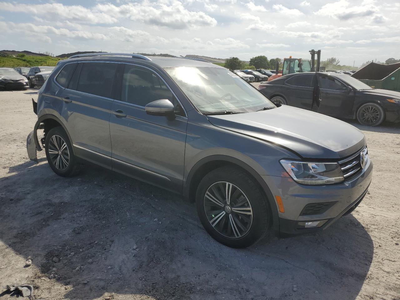 3VV3B7AX2KM120363 2019 Volkswagen Tiguan Se