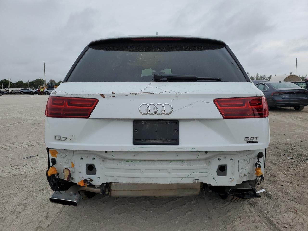 WA1LAAF71JD049040 2018 Audi Q7 Premium Plus