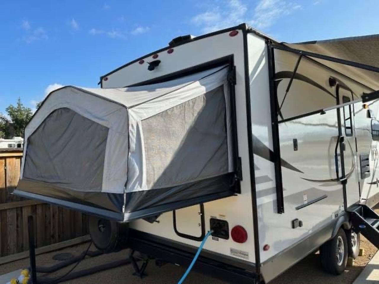 4X4TRLY26LZ166897 2020 Forest River Rockwood Roo