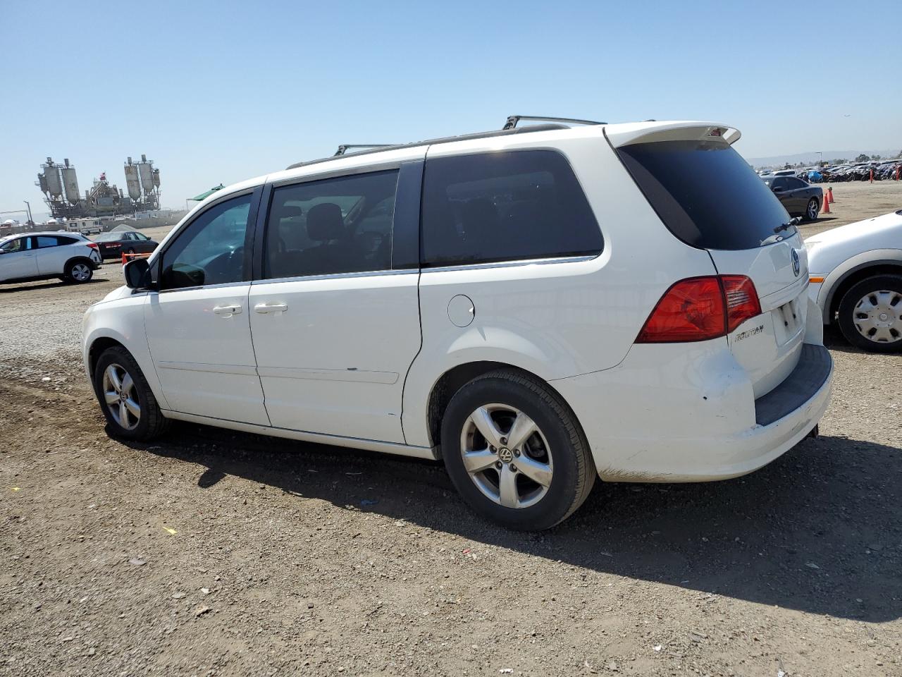 2V4RW3DG4BR739899 2011 Volkswagen Routan Se