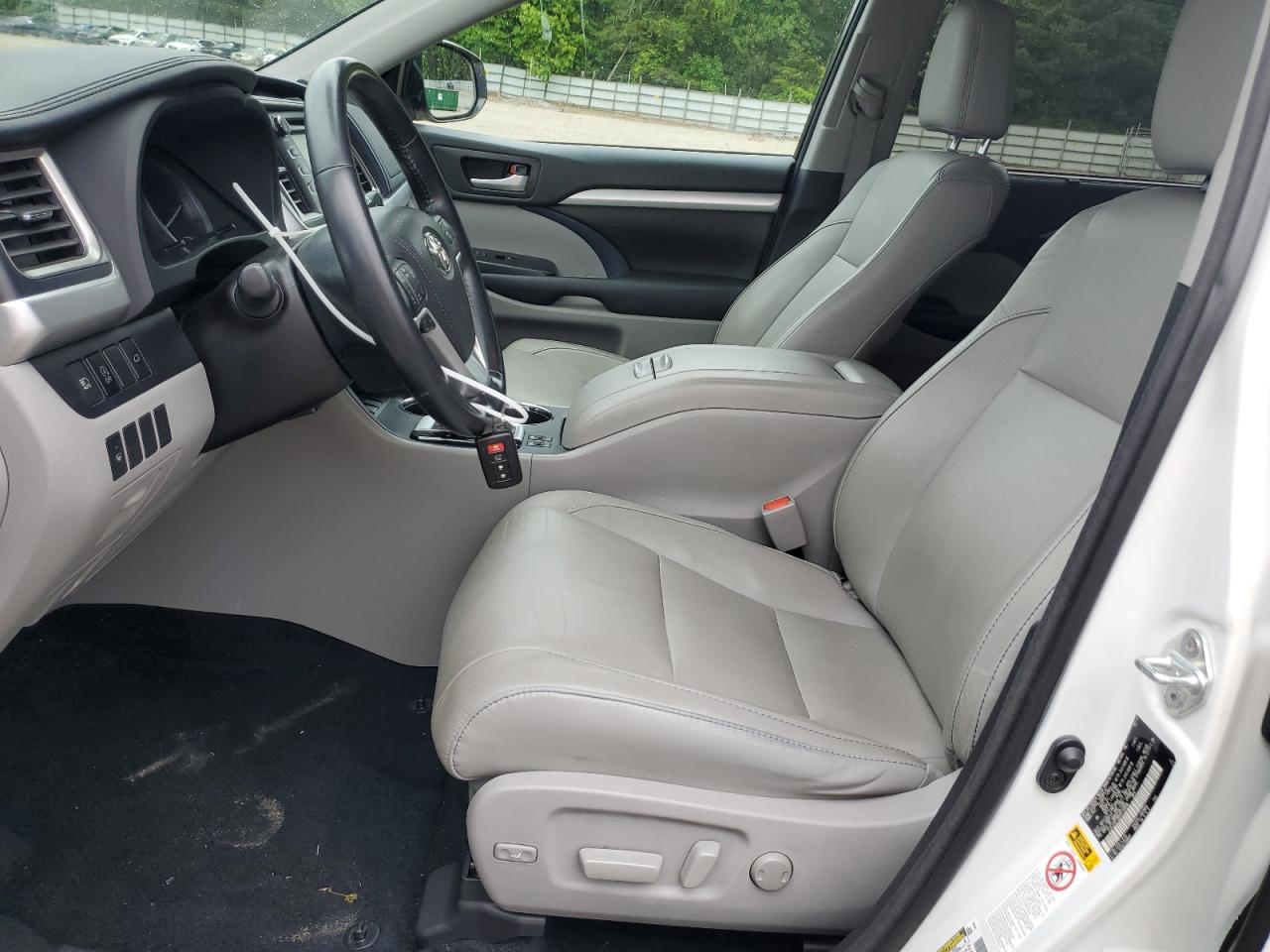5TDJZRFH8HS515008 2017 Toyota Highlander Se