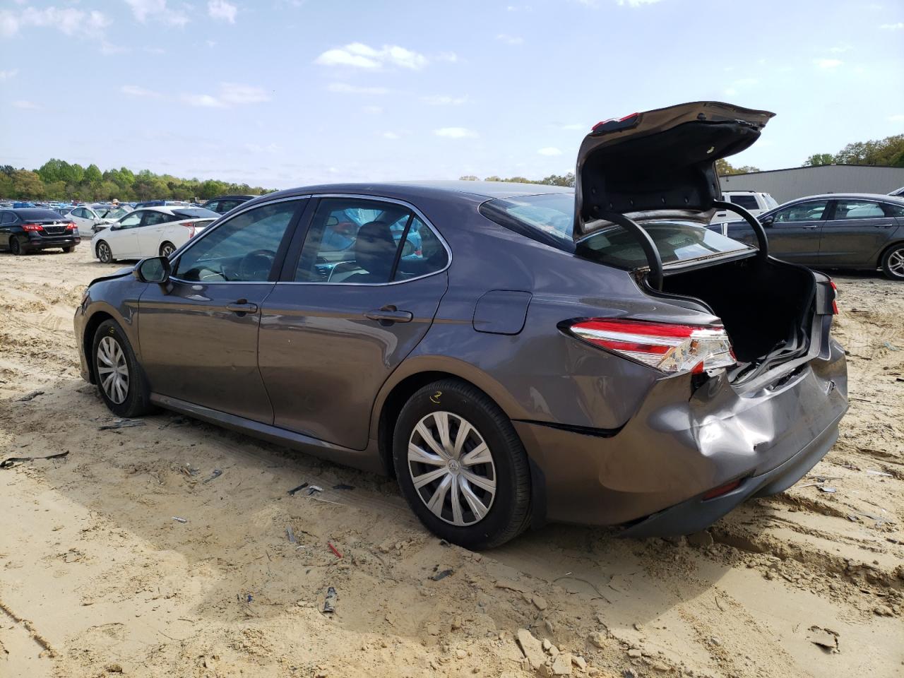 4T1B11HK3JU600616 2018 Toyota Camry L