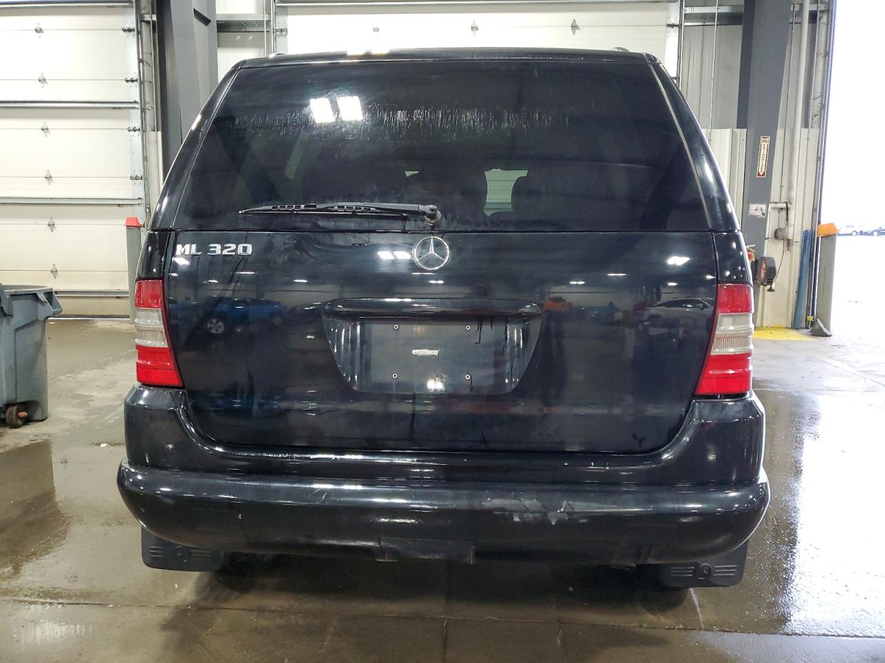 4JGAB54E8YA186017 2000 Mercedes-Benz Ml 320