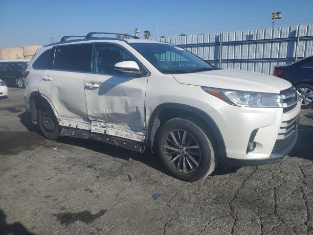 VIN 5TDJZRFH3KS949814 2019 Toyota Highlander, SE no.4